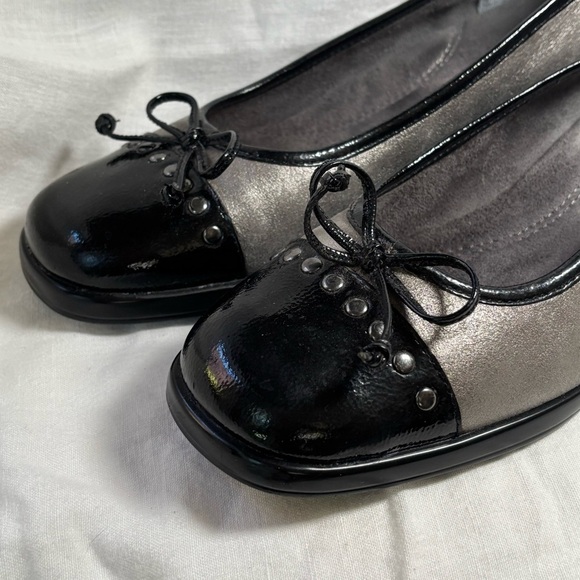 Aerosoles Elegant Black and Silver Women's Ballet Flats size 8.5 - Picture 3 of 11
